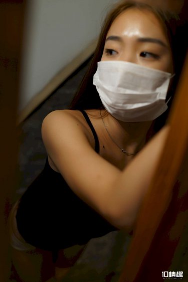 美女模特直播丰胸全程